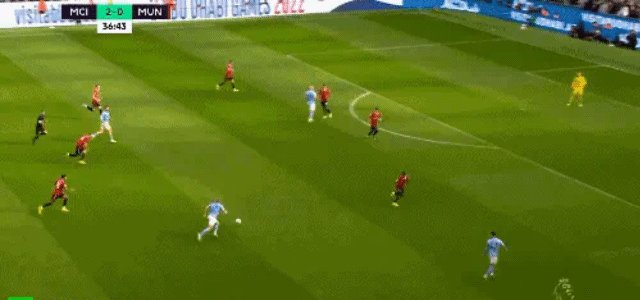 1664718152132090896.gif 曼城第3球.gif